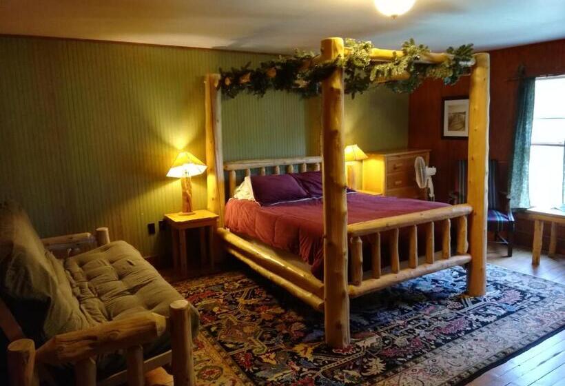 Номер Deluxe, The Woods Inn
