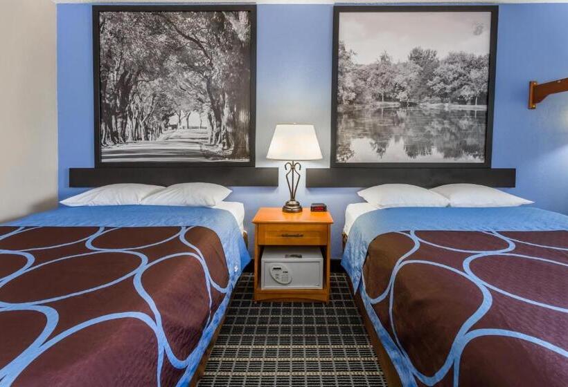 Номер Стандарт 2 Двуспальные Кровати, Super 8 By Wyndham Iowa City/coralville
