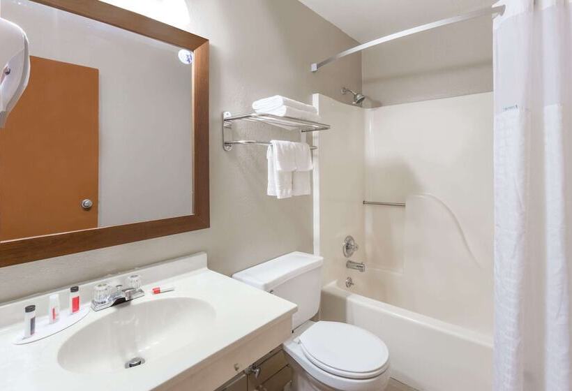 Номер Стандарт 2 Двуспальные Кровати, Super 8 By Wyndham Iowa City/coralville