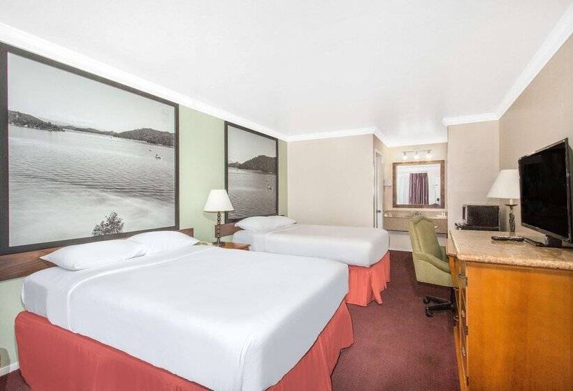 스탠다드 룸 더블 침대 2개, Upper Lake Inn & Suites
