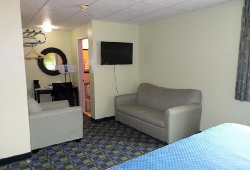 Люкс, Travelodge By Wyndham Cleveland Lakewood