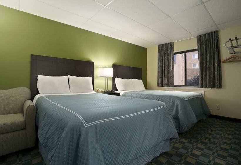 Люкс, Travelodge By Wyndham Cleveland Lakewood