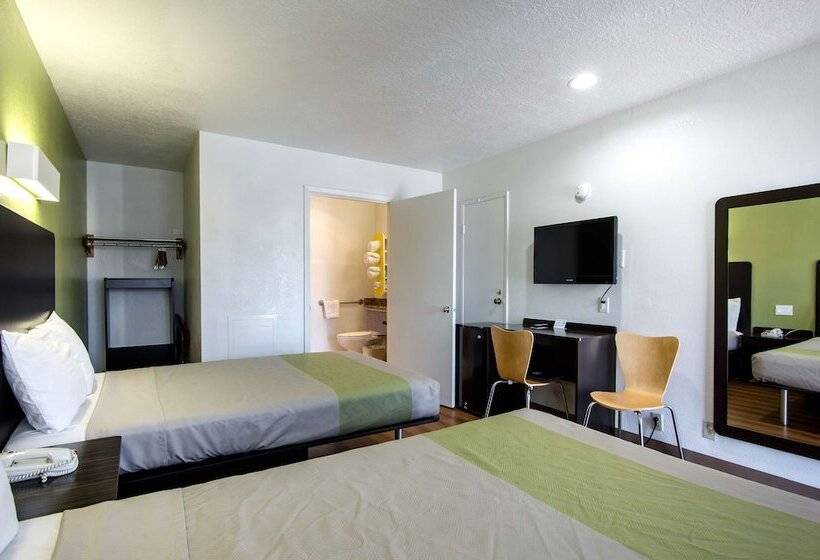 Номер Стандарт 2 Двуспальные Кровати, Motel 6 Santa Fe, Nm  Downtown