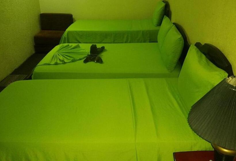 Номер Стандарт Трехместный, Hostal Puerto Azul