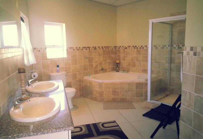 سوئیت با وان آب گرم, The Homestead Margate   South Africa