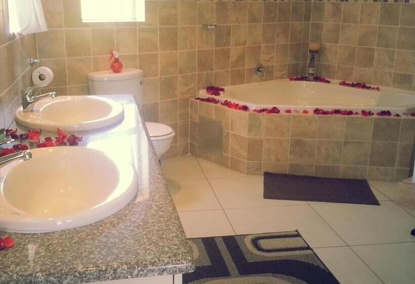 سوئیت با وان آب گرم, The Homestead Margate   South Africa