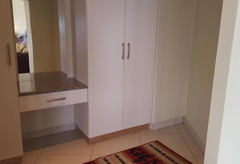 سوئیت با وان آب گرم, The Homestead Margate   South Africa
