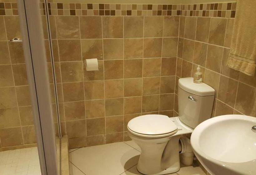 Standard room with outdoor bath, The Homestead Margate   South Africa