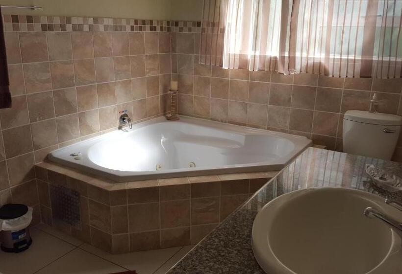 اتاق استاندارد با بالکن و چشم‌انداز دریا, The Homestead Margate   South Africa