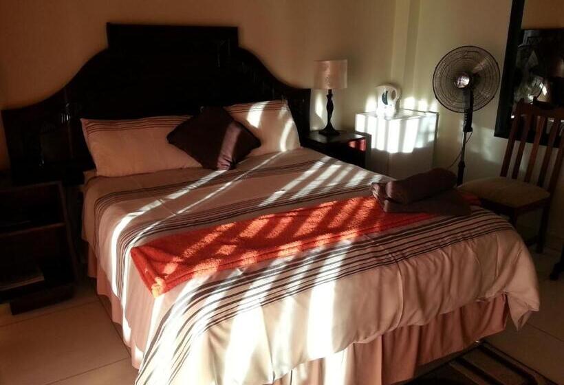 اتاق استاندارد با چشم‌انداز استخر, The Homestead Margate   South Africa