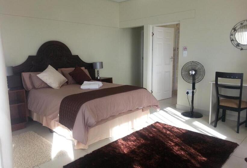اتاق راحتی با چشم‌انداز دریا, The Homestead Margate   South Africa