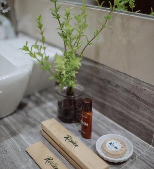 سوئیت با تخت بزرگ, Rovira Suites