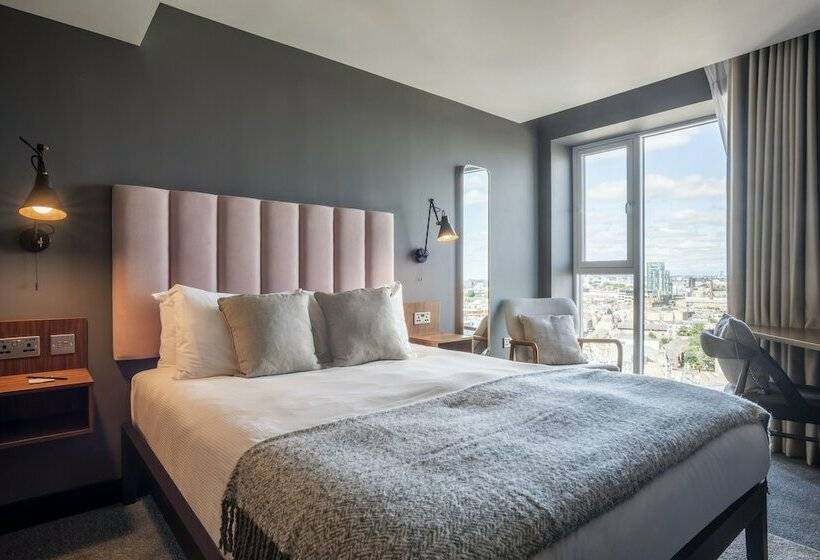Студия Superior, The Gate London City