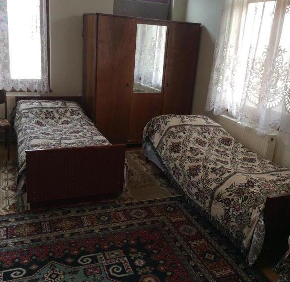 اتاق استاندارد چهار تخته, Huseyn Houses