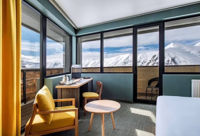 اتاق خانوادگی با چشم‌انداز کوه, Best Western  Gudauri