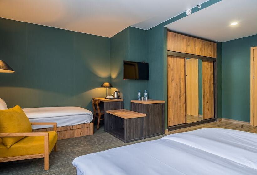 اتاق خانوادگی با چشم‌انداز کوه, Best Western  Gudauri