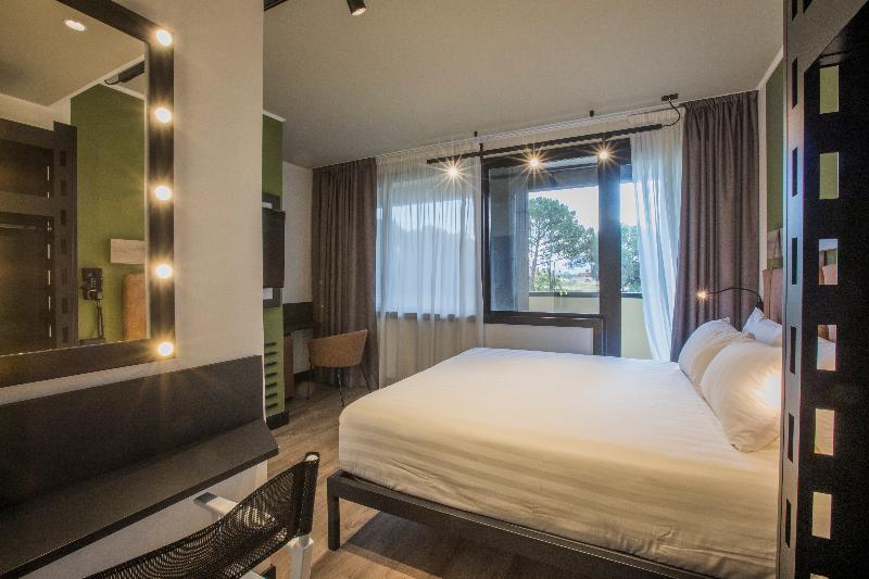اتاق استاندارد با بالکن, Mercure Roma Cinecitta