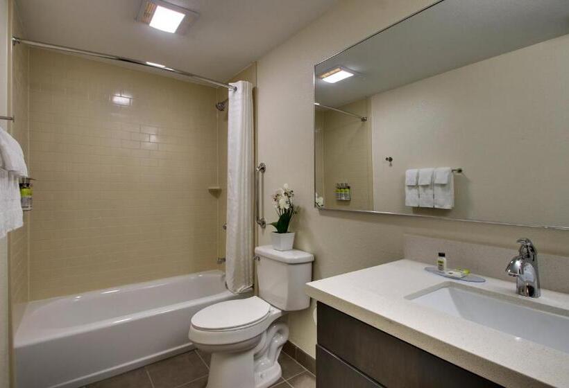 Deluxe Suite King Bed, Candlewood Suites   Wichita East, An Ihg