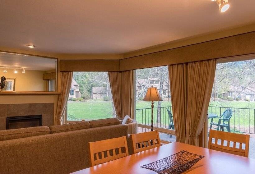 Люкс 2 Спальни, Whispering Woods Resort