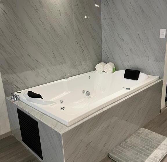 デラックススイート, Blanco Pachuca