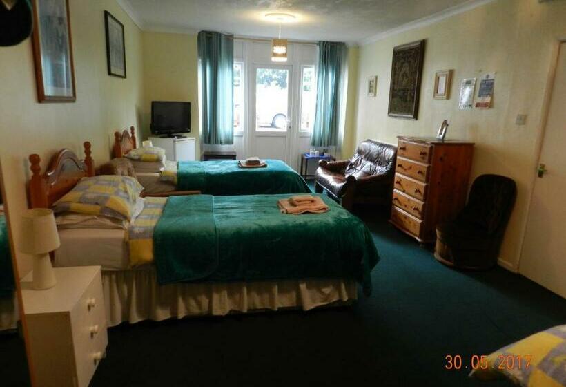 اتاق استاندارد سه نفره, The Jays Guest House