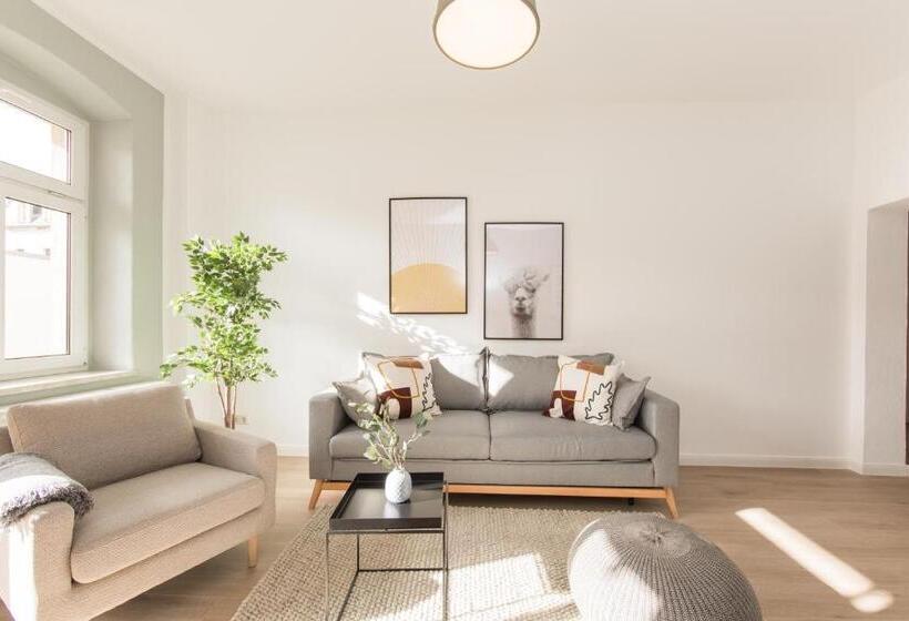 2 Bedroom Suite with Balcony, Limehome Dresden Jordanstraße
