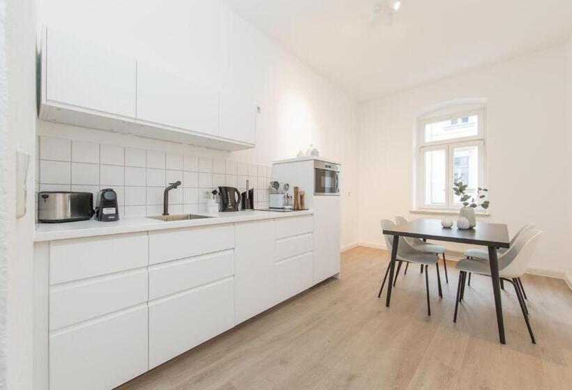 2 Bedroom Suite with Balcony, Limehome Dresden Jordanstraße