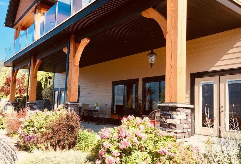 Люкс Повышенной Комфортности, Kootenay Wild Guest Suites