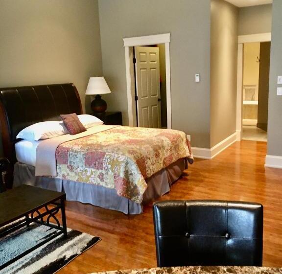 Люкс Повышенной Комфортности, Kootenay Wild Guest Suites