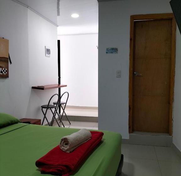 标准间, Posada Miss Joyce House