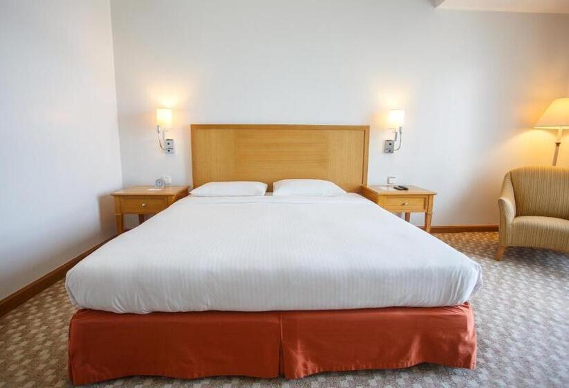 Номер Deluxe, The Linden Suites