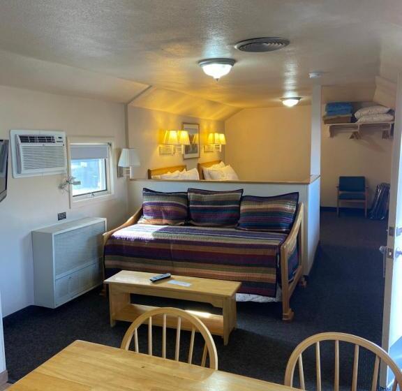 패밀리 룸, Woodland Motel