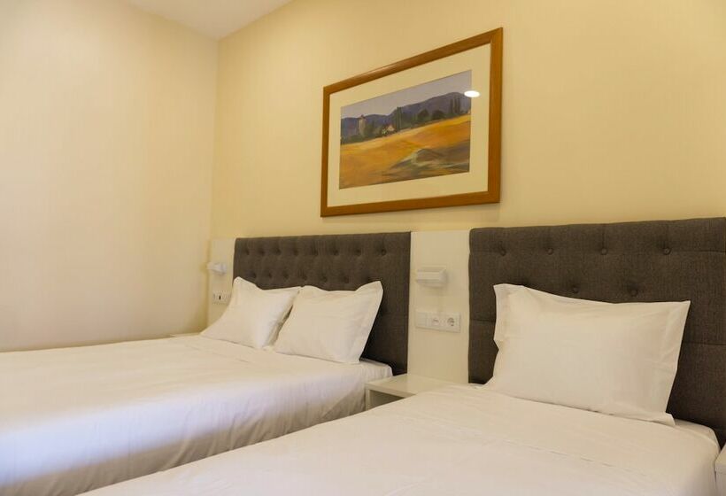 اتاق استاندارد سه نفره, Residencial Do Areeiro