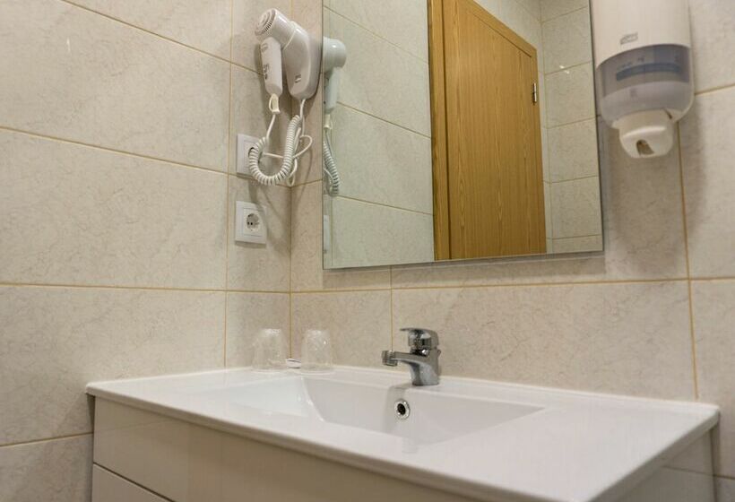 اتاق استاندارد سه نفره, Residencial Do Areeiro