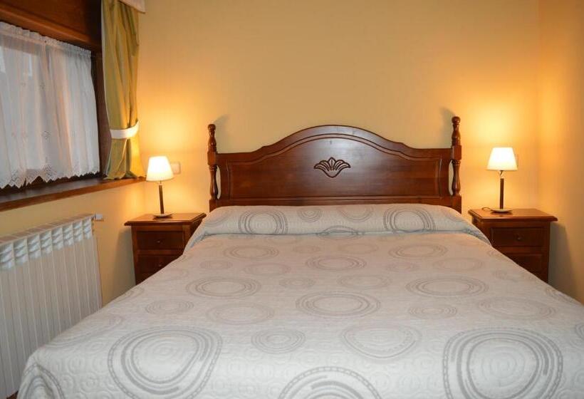 Номер Стандарт, Hostal Revinuesa