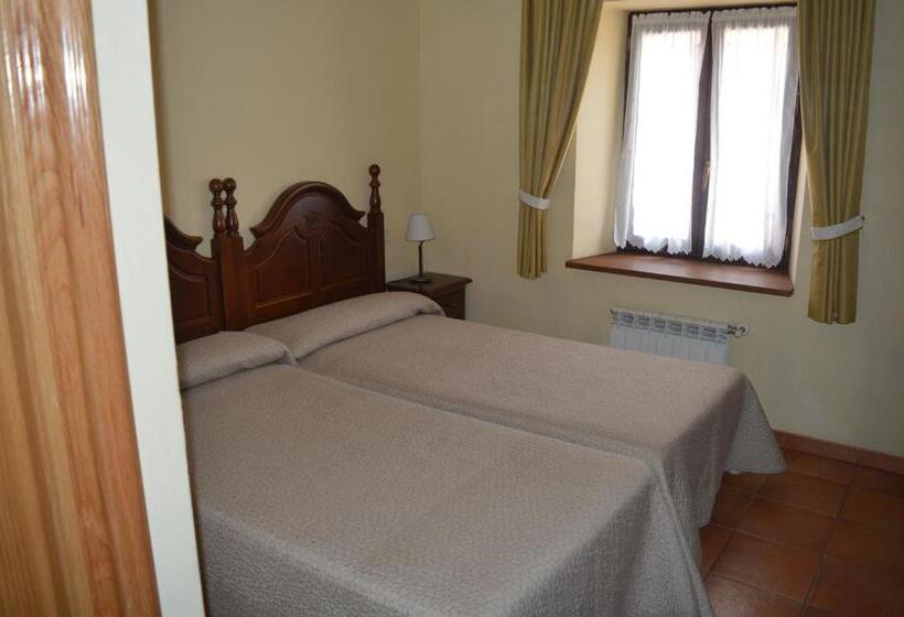Номер Стандарт, Hostal Revinuesa