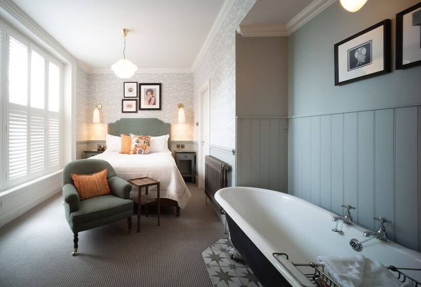 Номер Стандарт, Eleven Didsbury Park