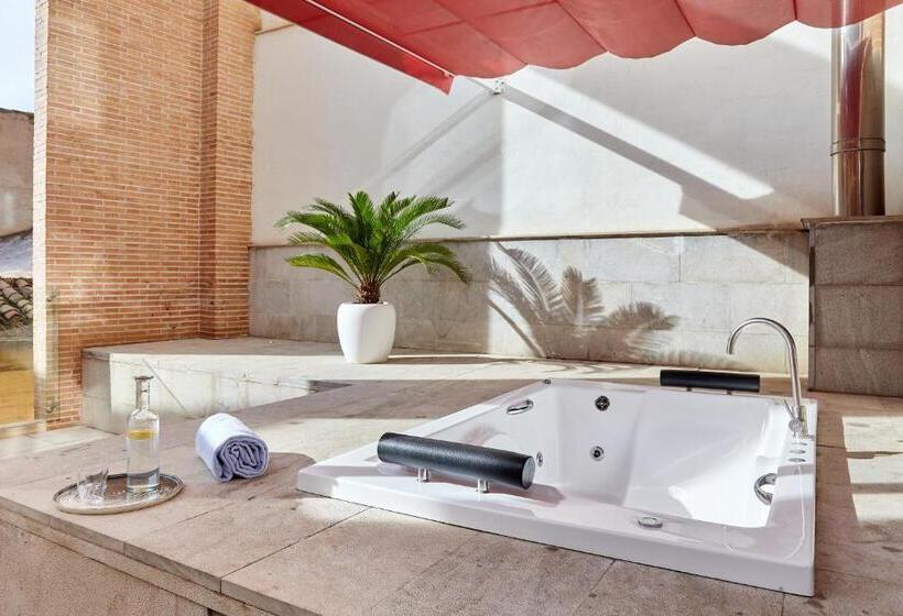 سوئیت جونیور با تراس, Maciá Granada Five Senses Rooms & Suites