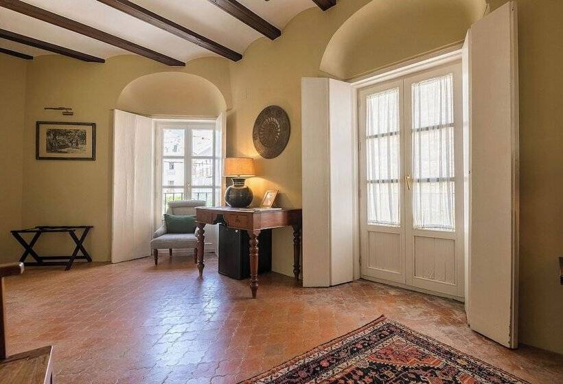 Juniorsviitti, La Casa Del Califa