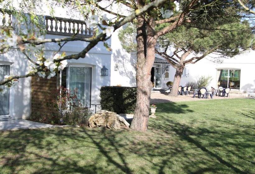 اتاق پرستیژ, Logis Hôtel Restaurant Des Châteaux