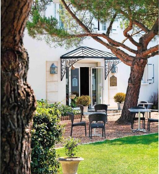 اتاق پرستیژ, Logis Hôtel Restaurant Des Châteaux