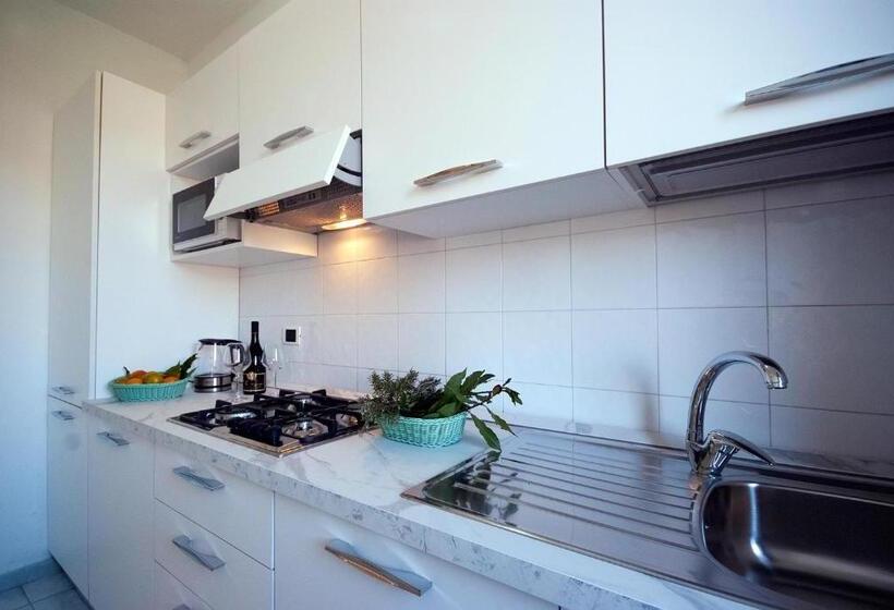 استودیوی سوپریور, Residence Villa San Giovanni