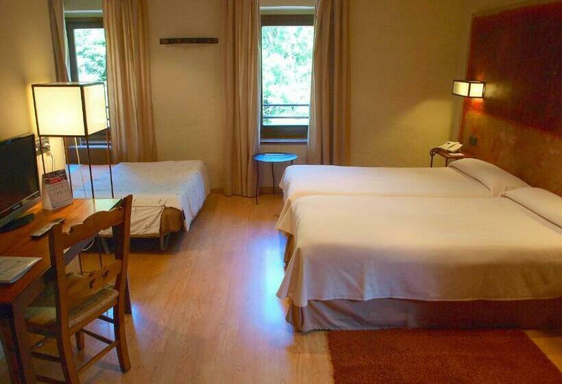Номер Стандарт Трехместный, Santa Cristina Petit Spa