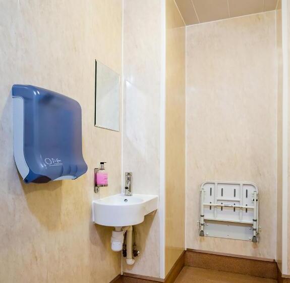 Четырехместный Номер Deluxe, Eastbank Hotel