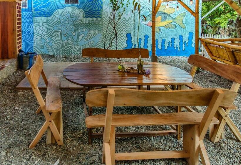 استودیوی لوکس, Vistamar Guest House