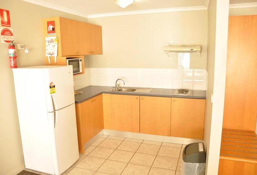 Семейный Номер, Chittaway Motel