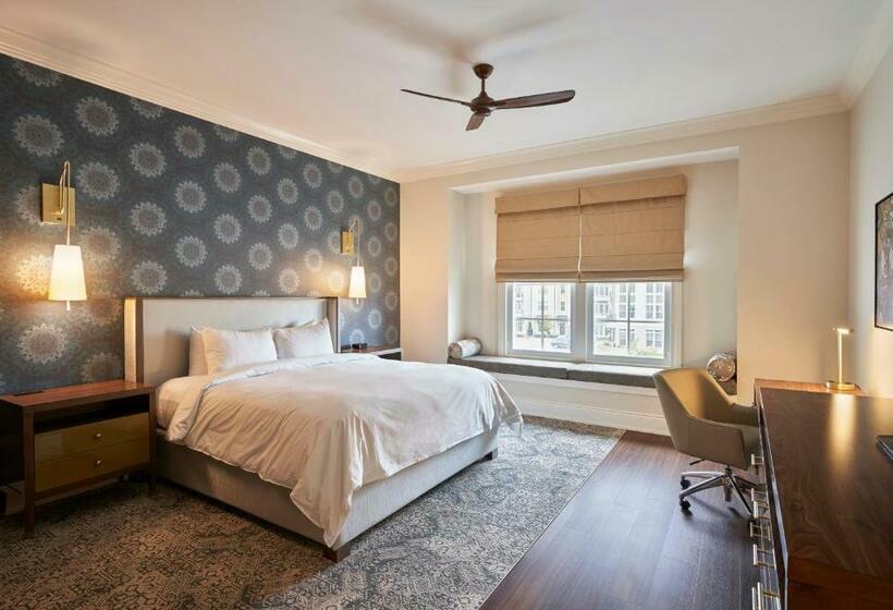 اتاق لوکس با تخت بزرگ, The Inn At Meadowbrook