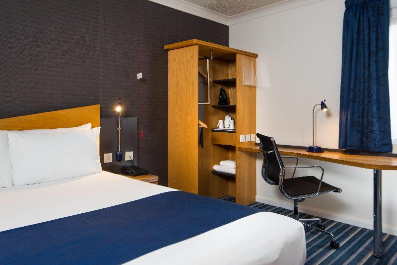 Номер Стандарт Адаптированный для Инвалидов, Holiday Inn Express London   Wandsworth, An Ihg