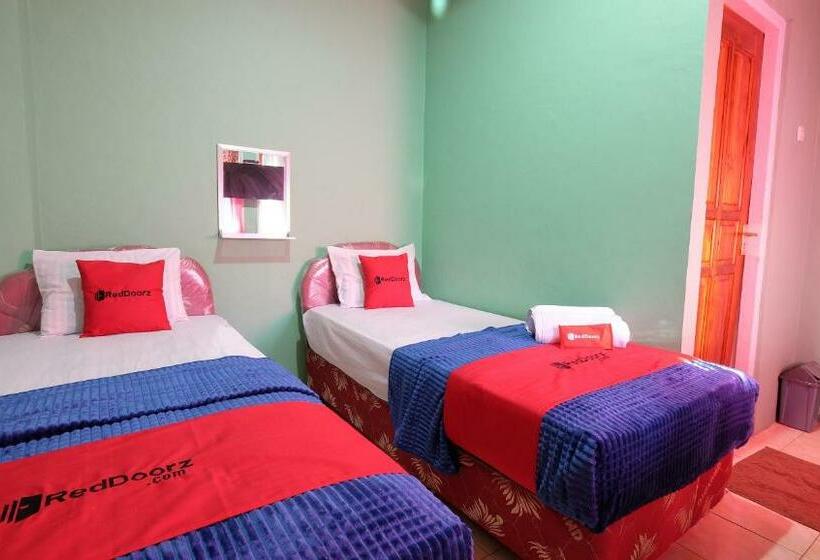 Номер Стандарт, Reddoorz Near Mangrove Forest Kupang