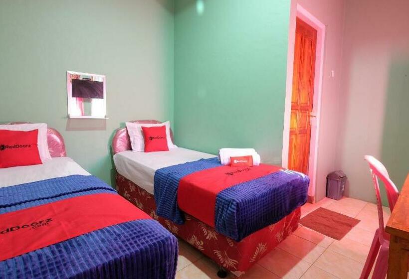 Номер Стандарт, Reddoorz Near Mangrove Forest Kupang